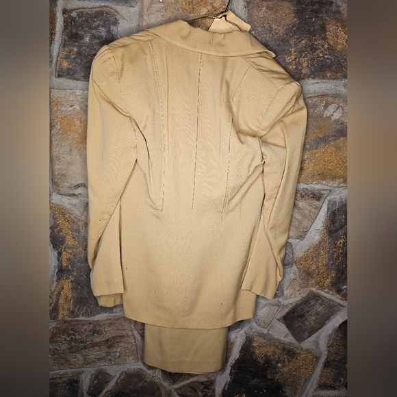 1940s ladies suit with pencil skirt - Picture 6 of 15